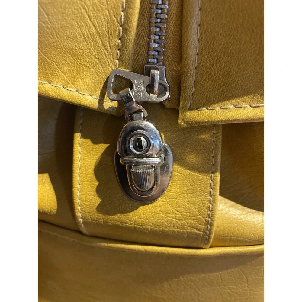 N/A sleek yellow